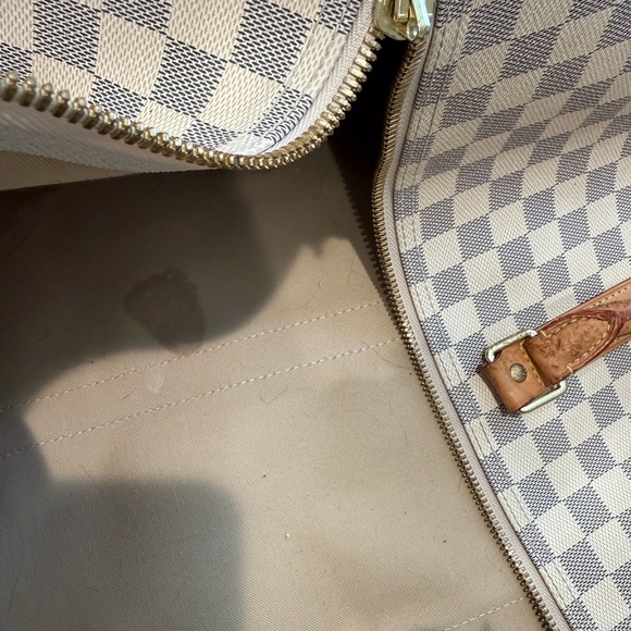 Louis Vuitton duffle bag, two of the straps are damaged as shown in pictures. - Picture 5 of 15